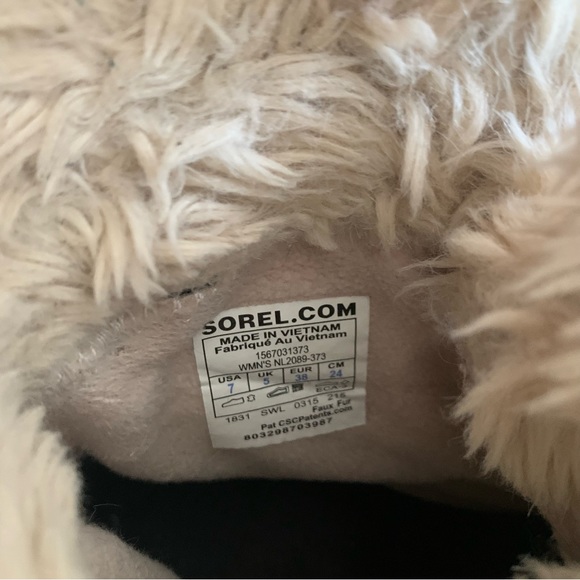 Sorel tan and black furry short snow boots size 7 - Picture 4 of 11